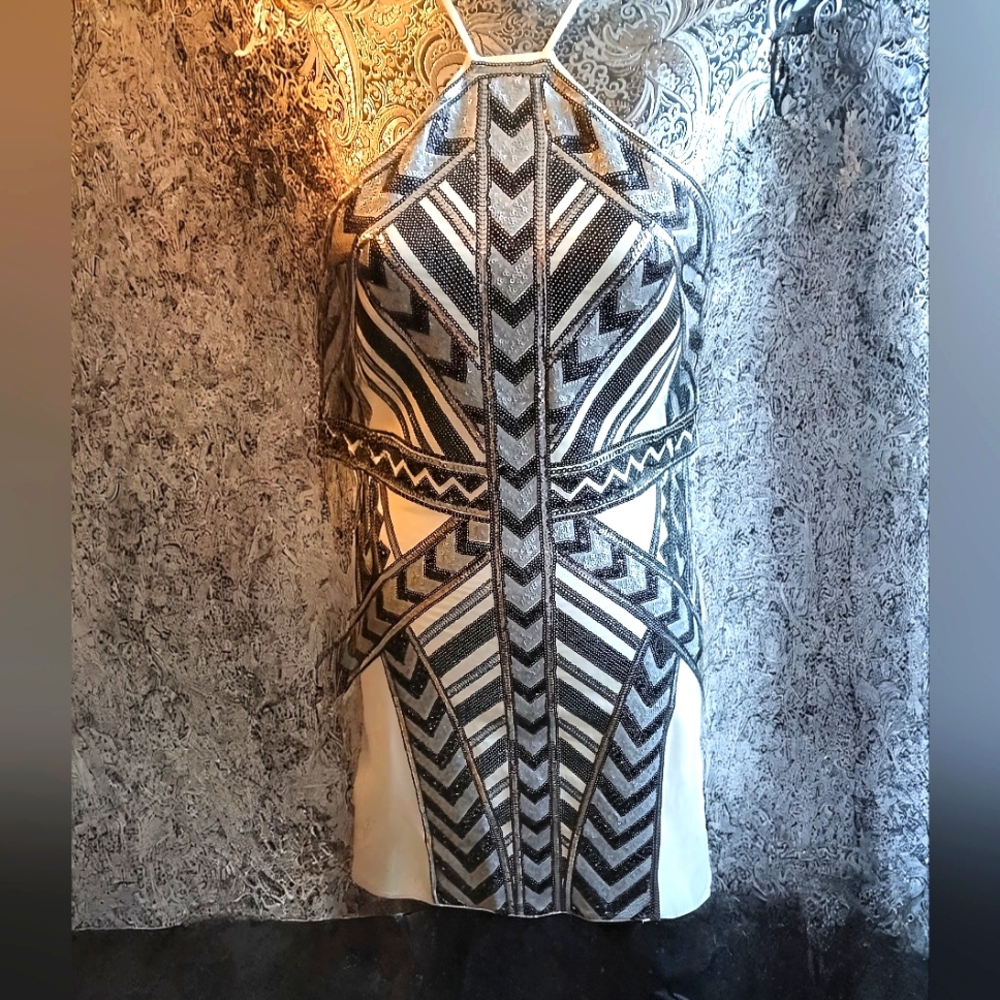 Elegant Black and White Geometric Dress Size Sm